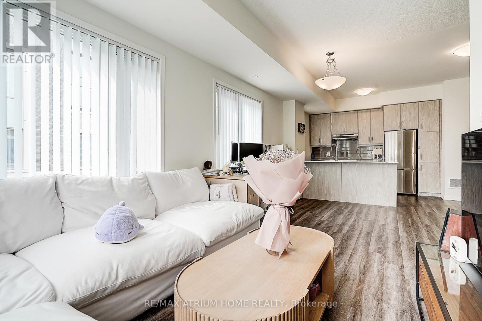 Photo 14 of 14 11 Honeycrisp Crescent, Vaughan ON