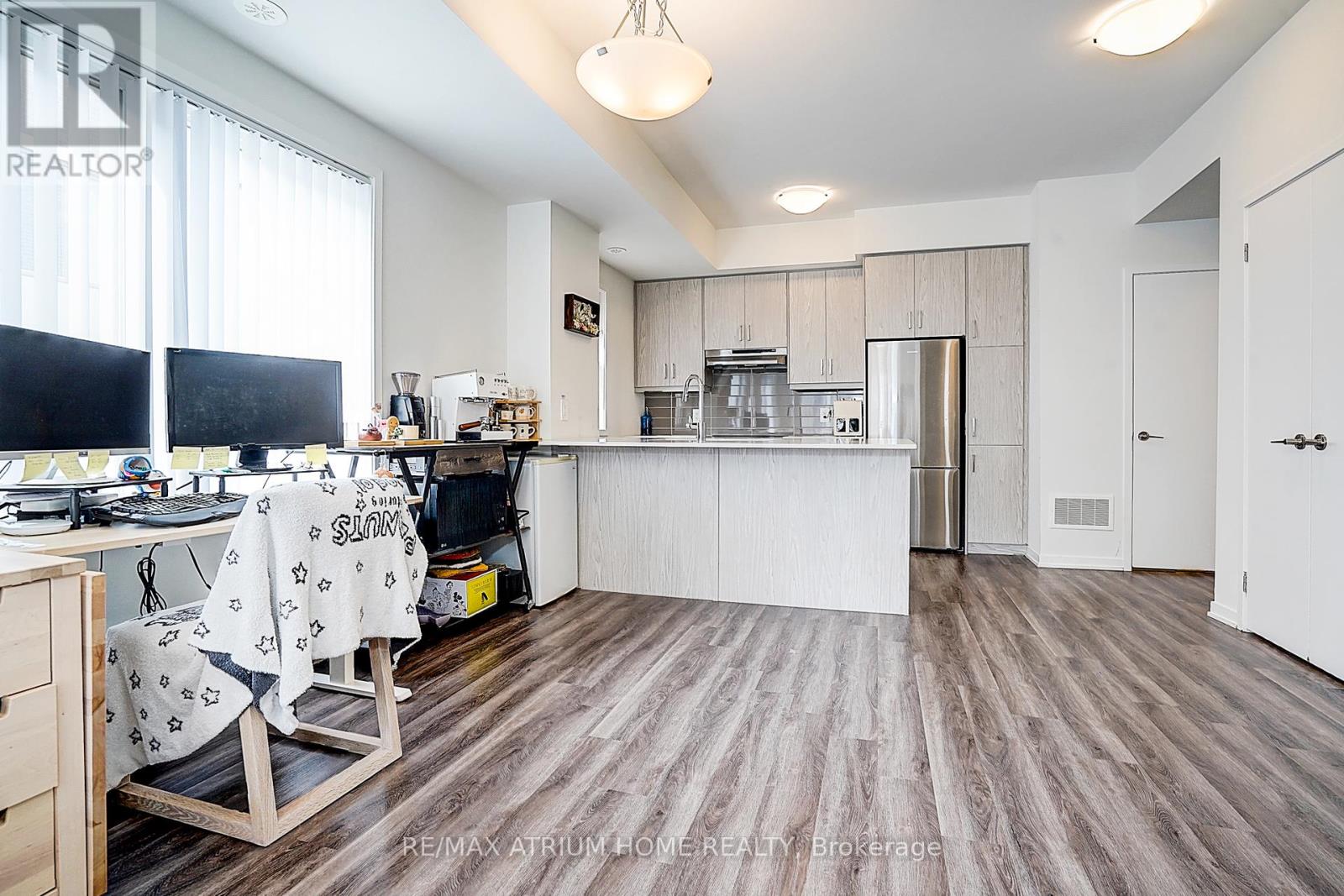 Photo 15 of 14 11 Honeycrisp Crescent, Vaughan ON