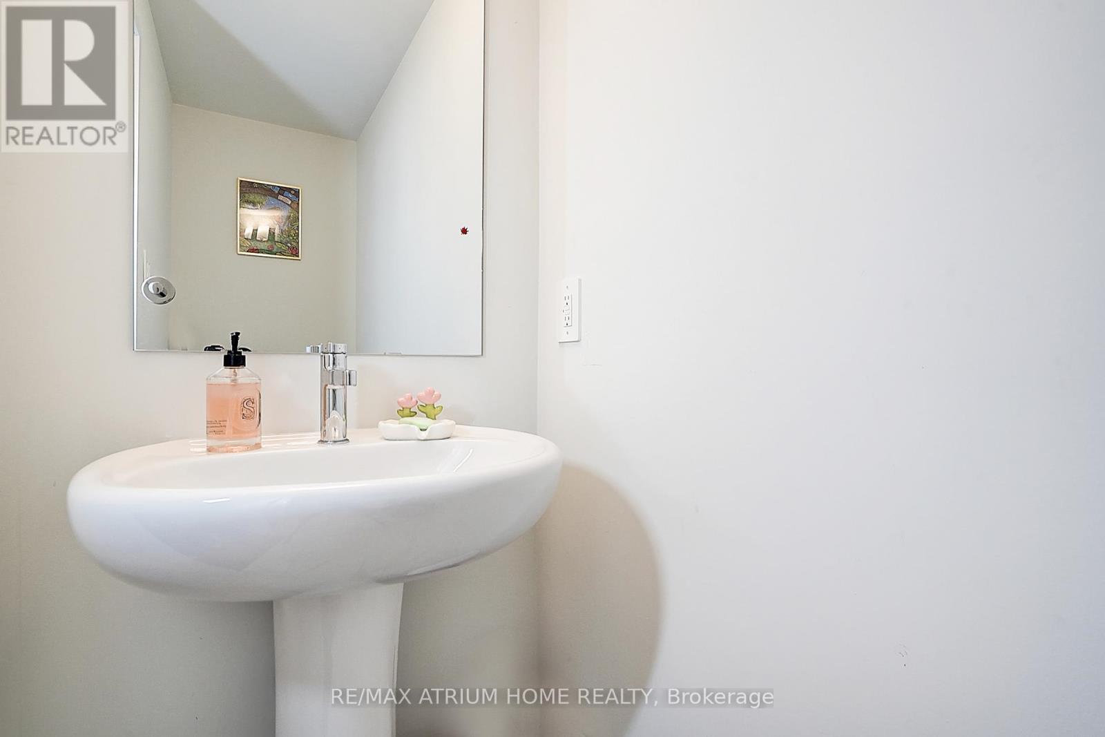 Photo 16 of 14 11 Honeycrisp Crescent, Vaughan ON