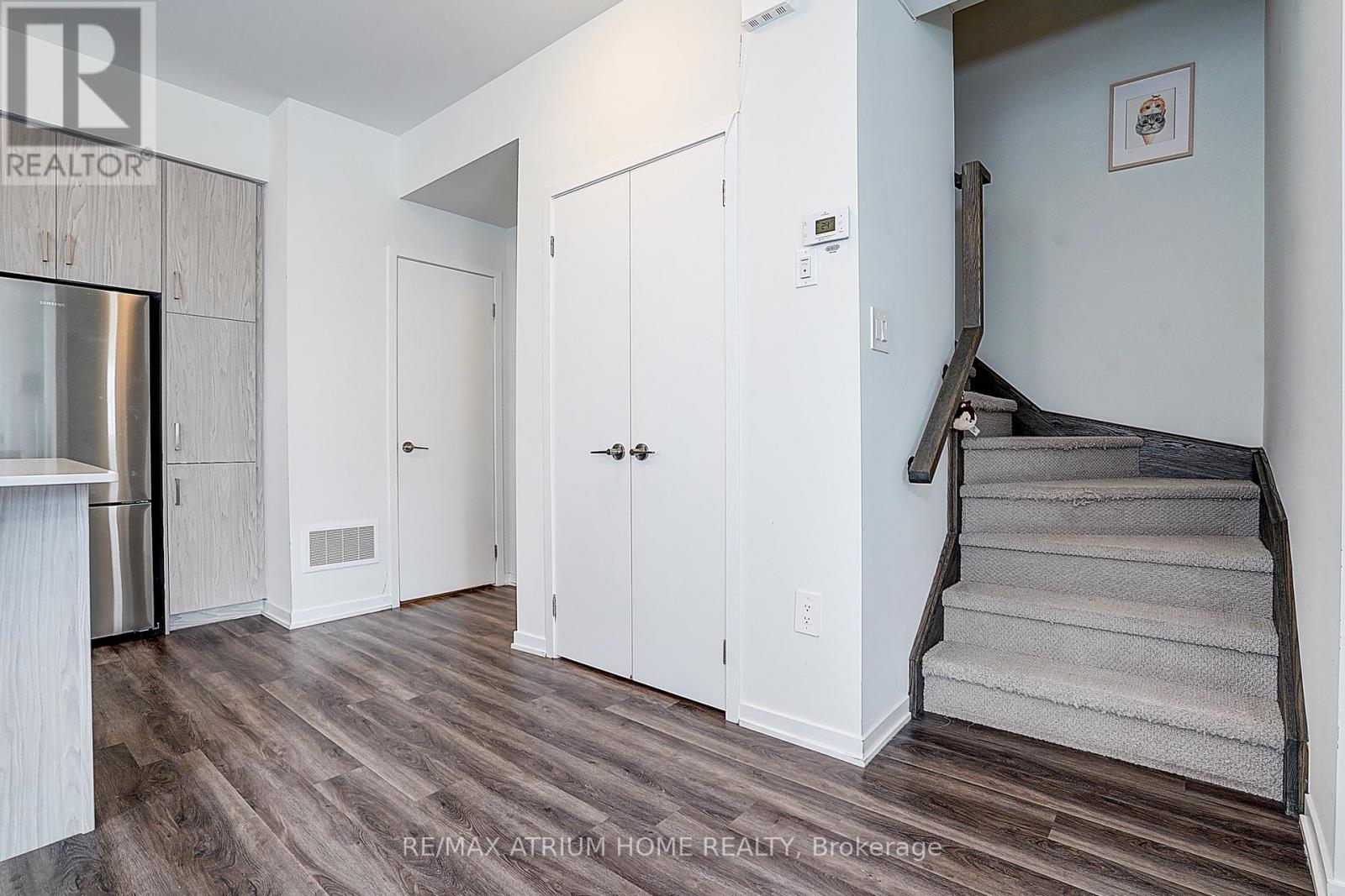 Photo 17 of 14 11 Honeycrisp Crescent, Vaughan ON