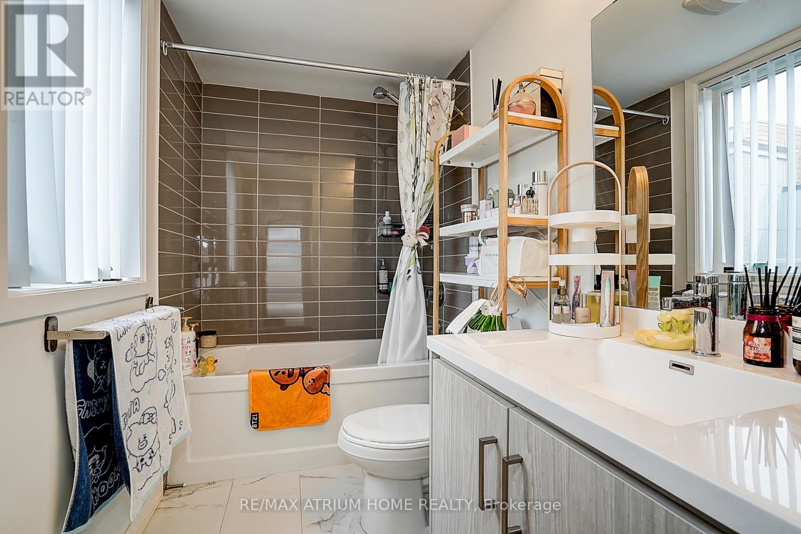 Photo 24 of 14 11 Honeycrisp Crescent, Vaughan ON