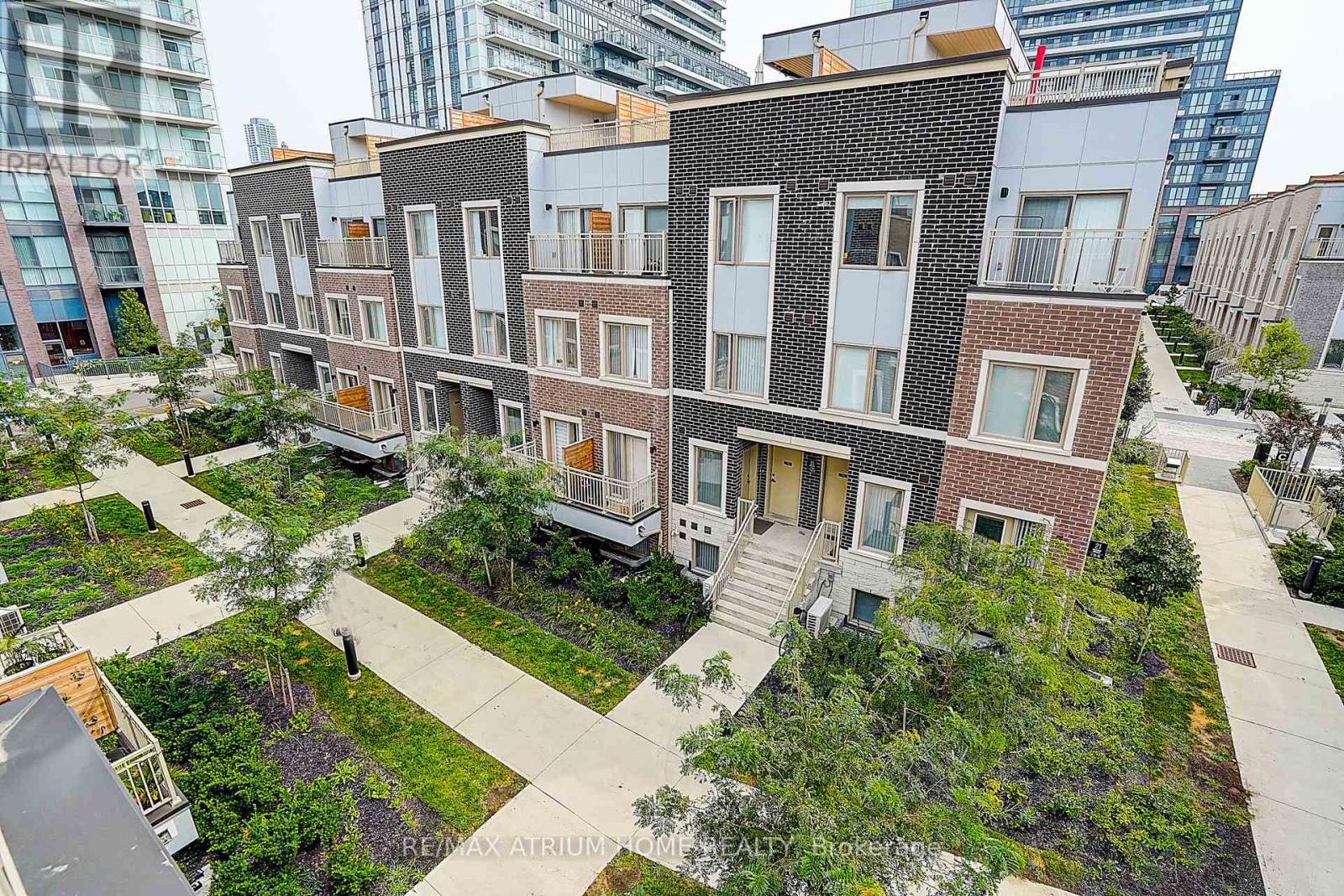 Photo 27 of 14 11 Honeycrisp Crescent, Vaughan ON