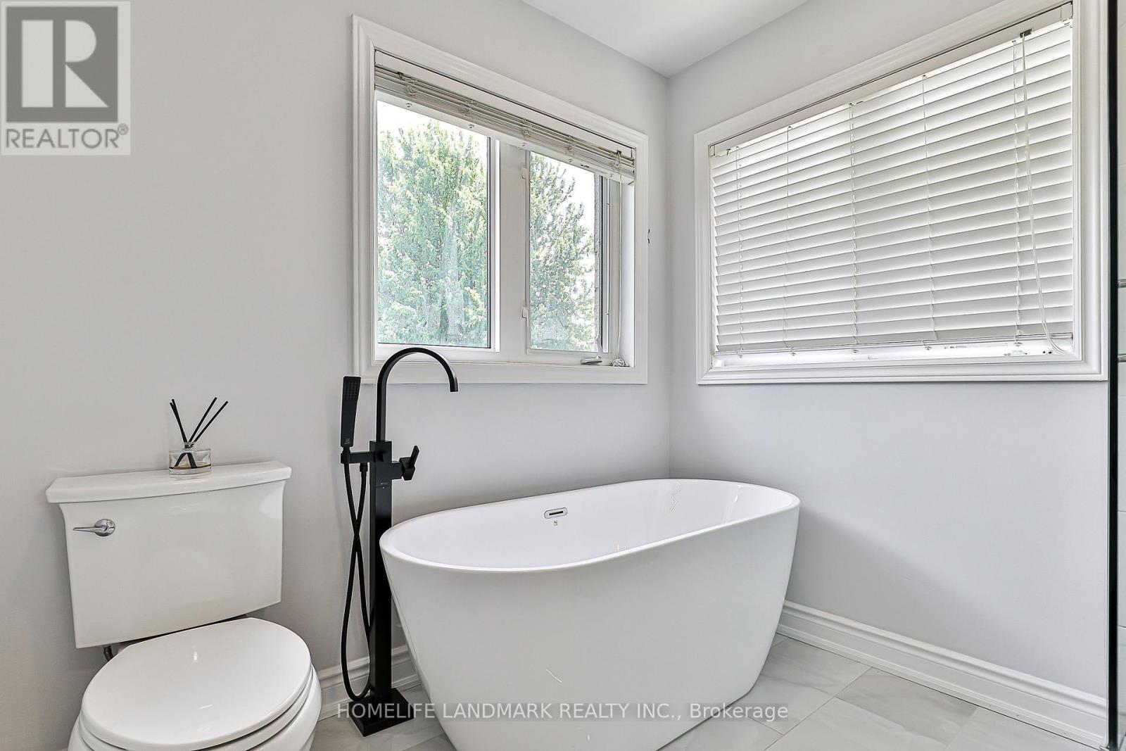 Photo 13 of 9 Longwood Avenue, Richmond Hill ON