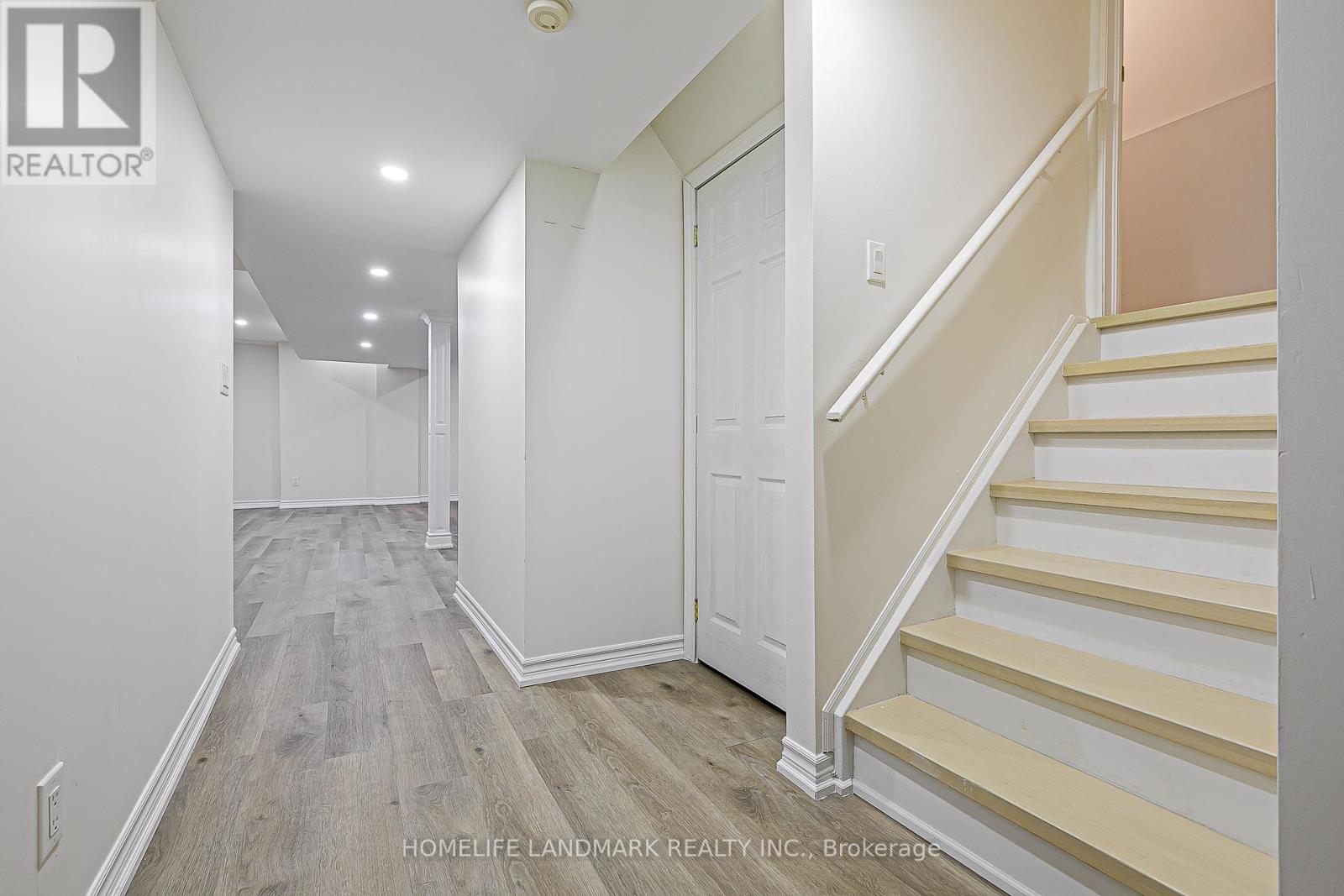 Photo 8 of 9 Longwood Avenue, Richmond Hill ON