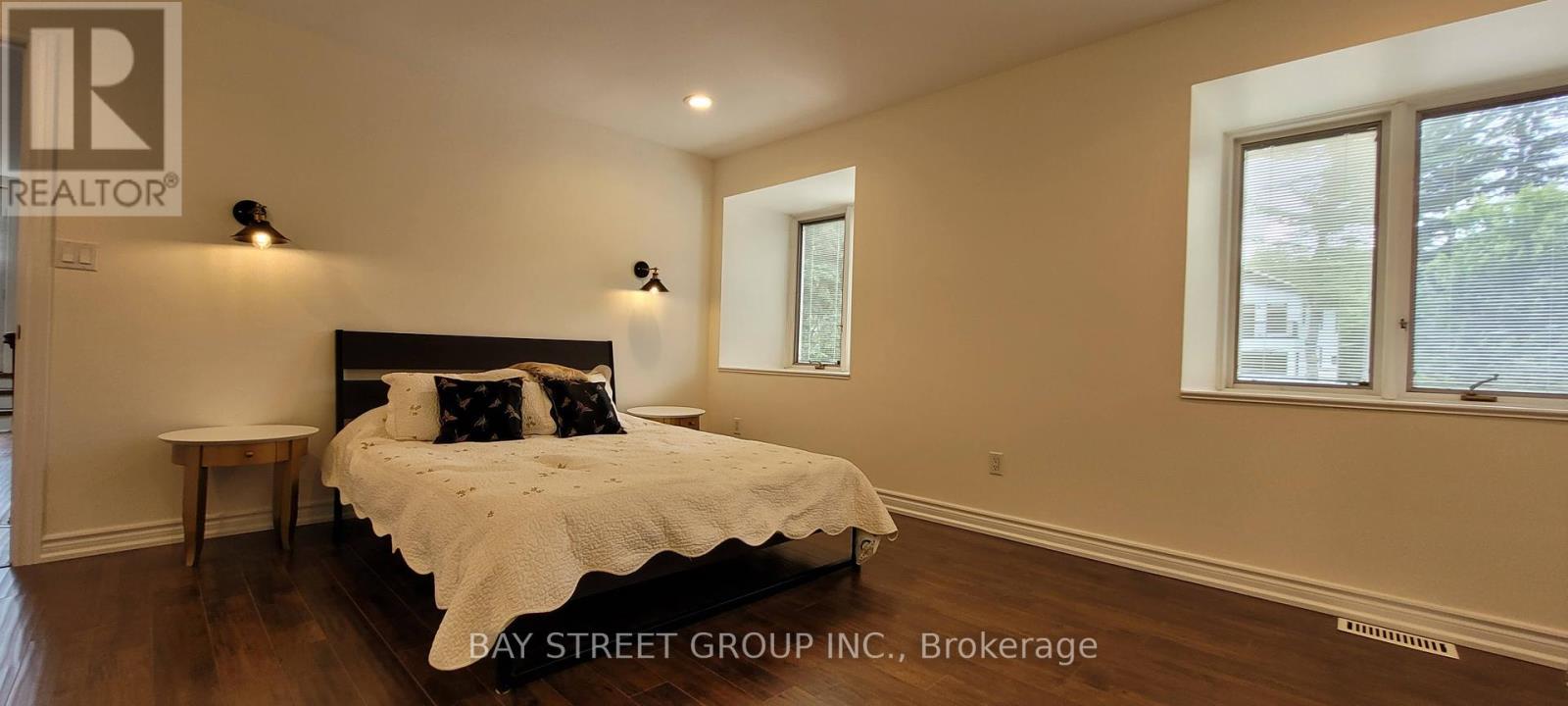Photo 12 of 7 Maple Crescent, Whitchurchstouffville ON