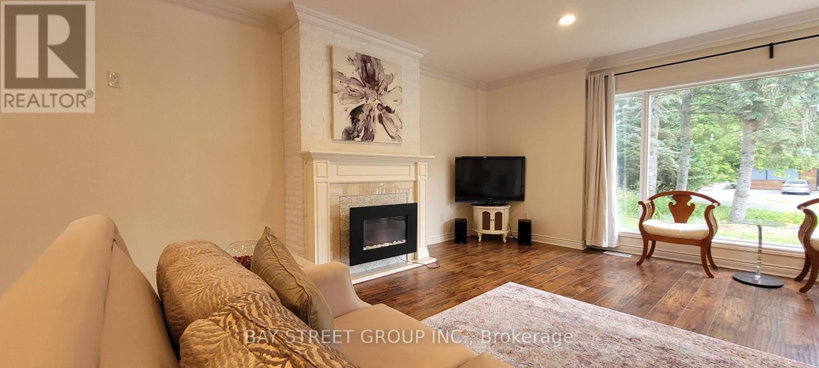 Photo 13 of 7 Maple Crescent, Whitchurchstouffville ON