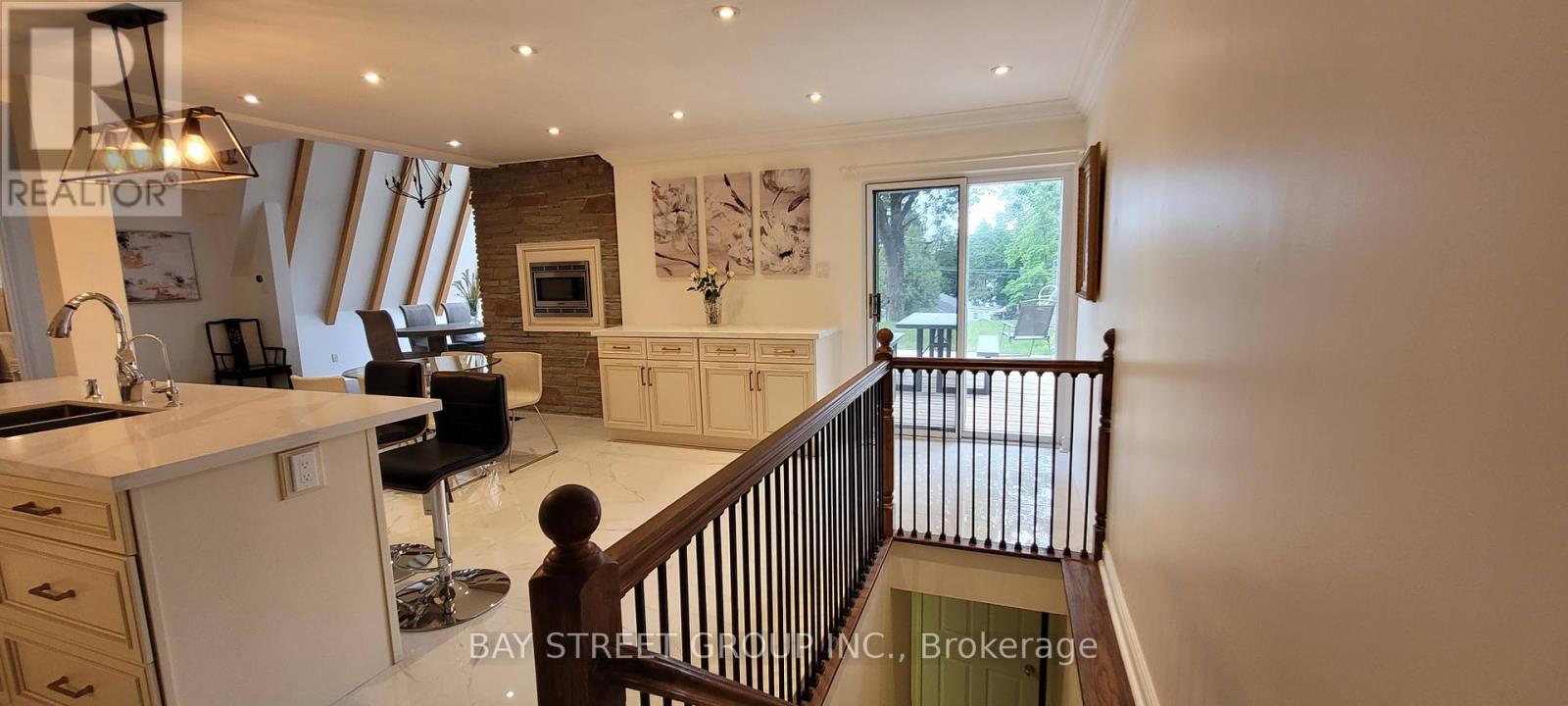 Photo 14 of 7 Maple Crescent, Whitchurchstouffville ON
