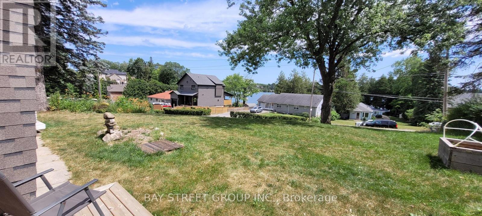 Photo 15 of 7 Maple Crescent, Whitchurchstouffville ON