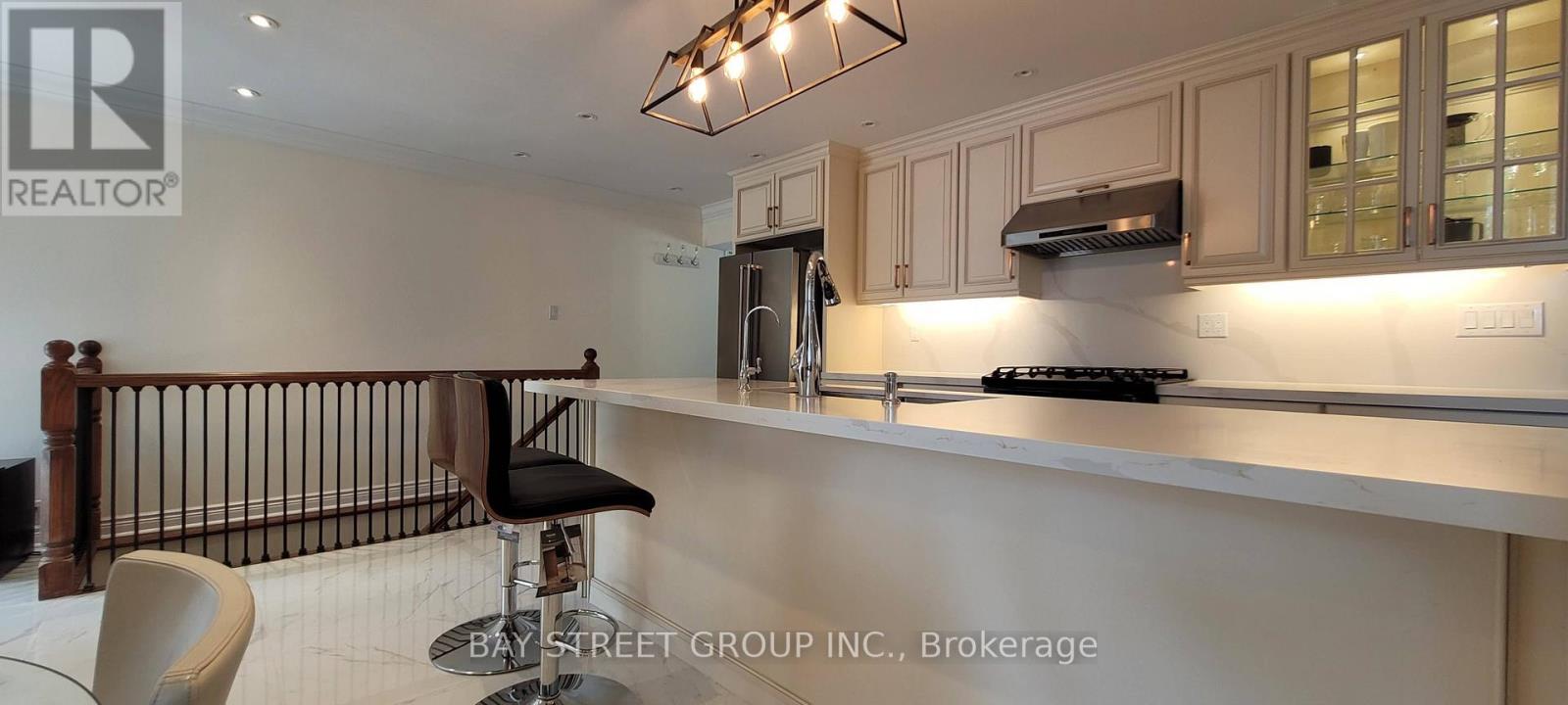 Photo 18 of 7 Maple Crescent, Whitchurchstouffville ON