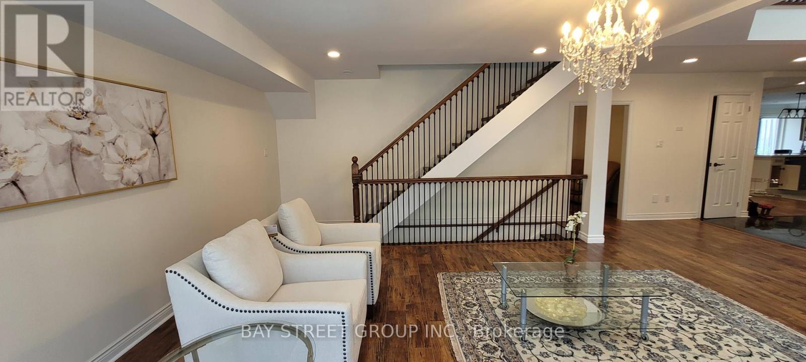 Photo 21 of 7 Maple Crescent, Whitchurchstouffville ON