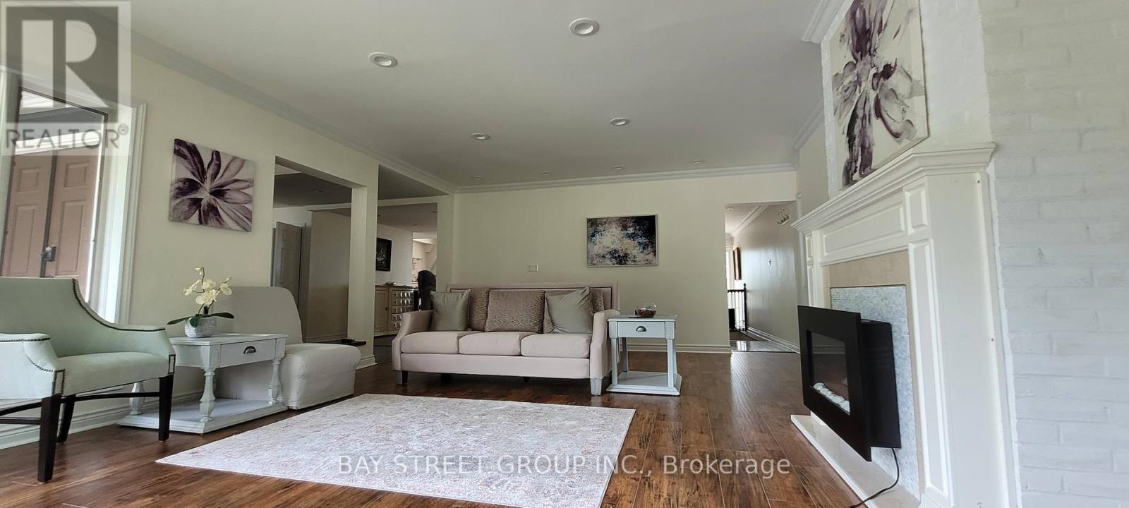 Photo 31 of 7 Maple Crescent, Whitchurchstouffville ON