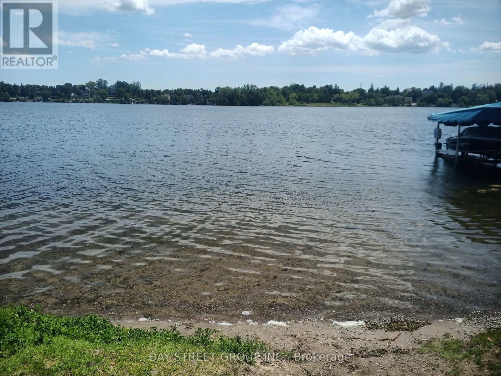 Photo 34 of 7 Maple Crescent, Whitchurchstouffville ON