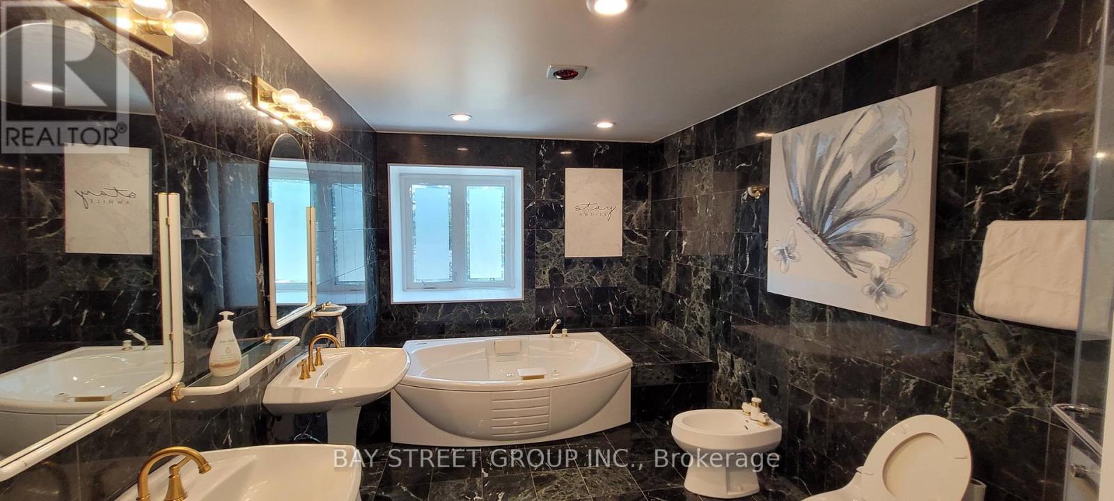 Photo 6 of 7 Maple Crescent, Whitchurchstouffville ON