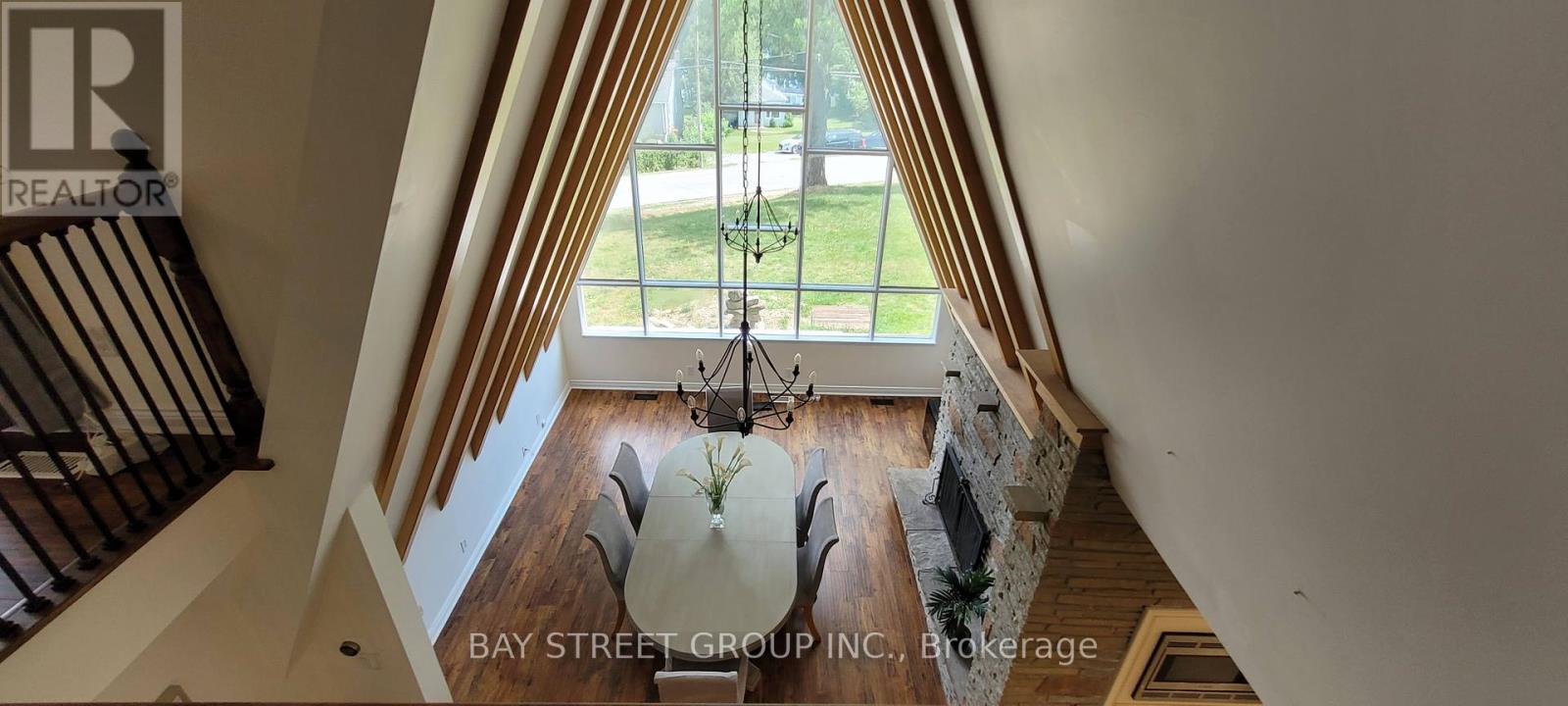 Photo 8 of 7 Maple Crescent, Whitchurchstouffville ON