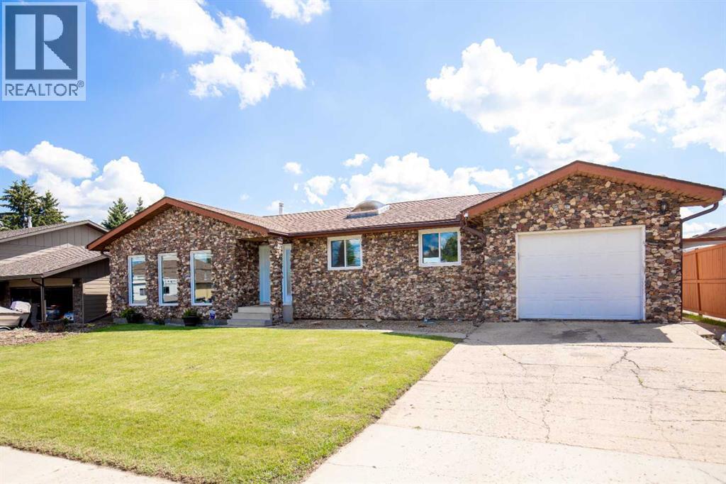 5821 45 Avenue, Lacombe