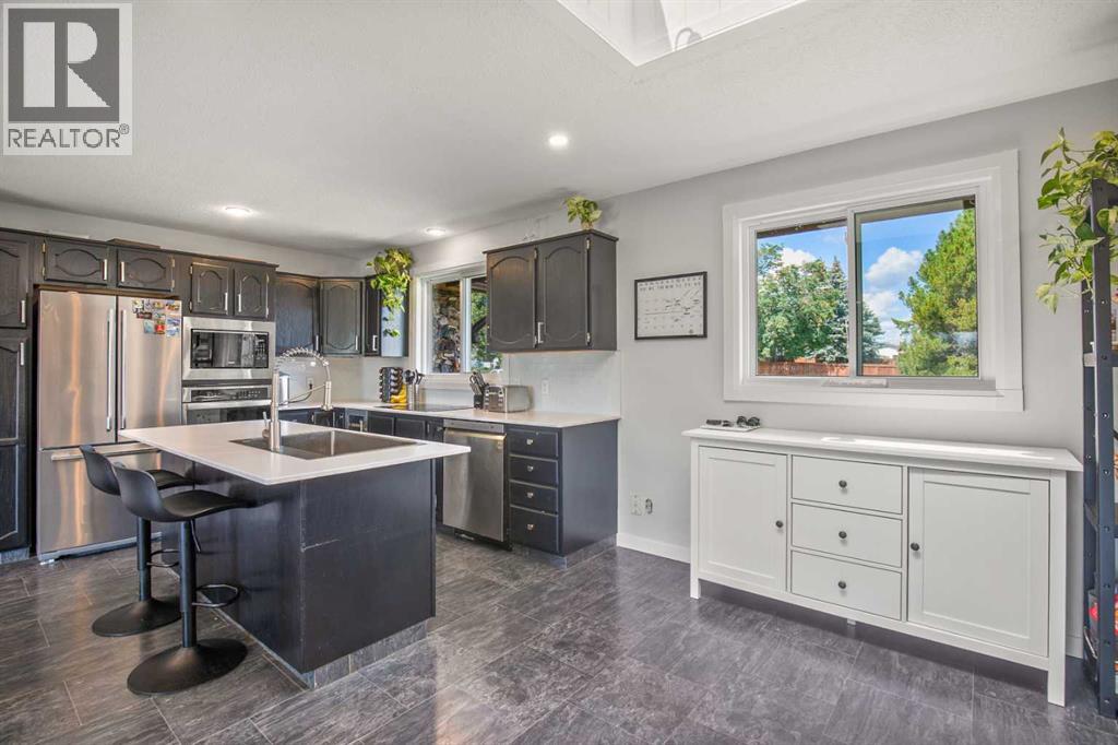 Photo 10 of 5821 45 Avenue, Lacombe AB