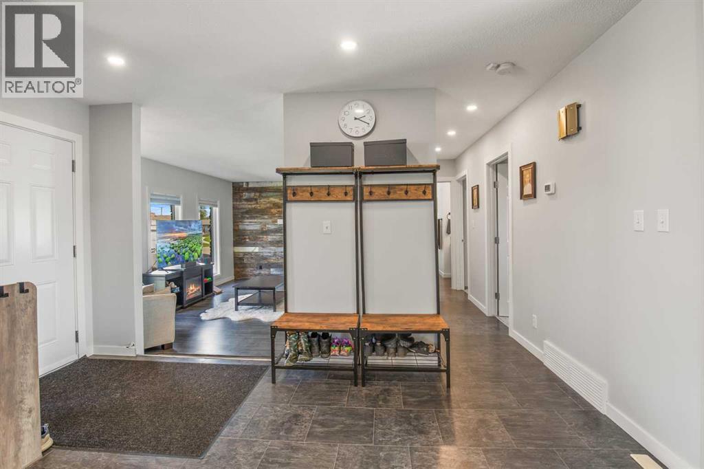 Photo 18 of 5821 45 Avenue, Lacombe AB