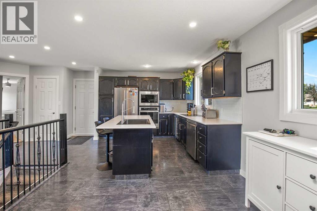 Photo 11 of 5821 45 Avenue, Lacombe AB