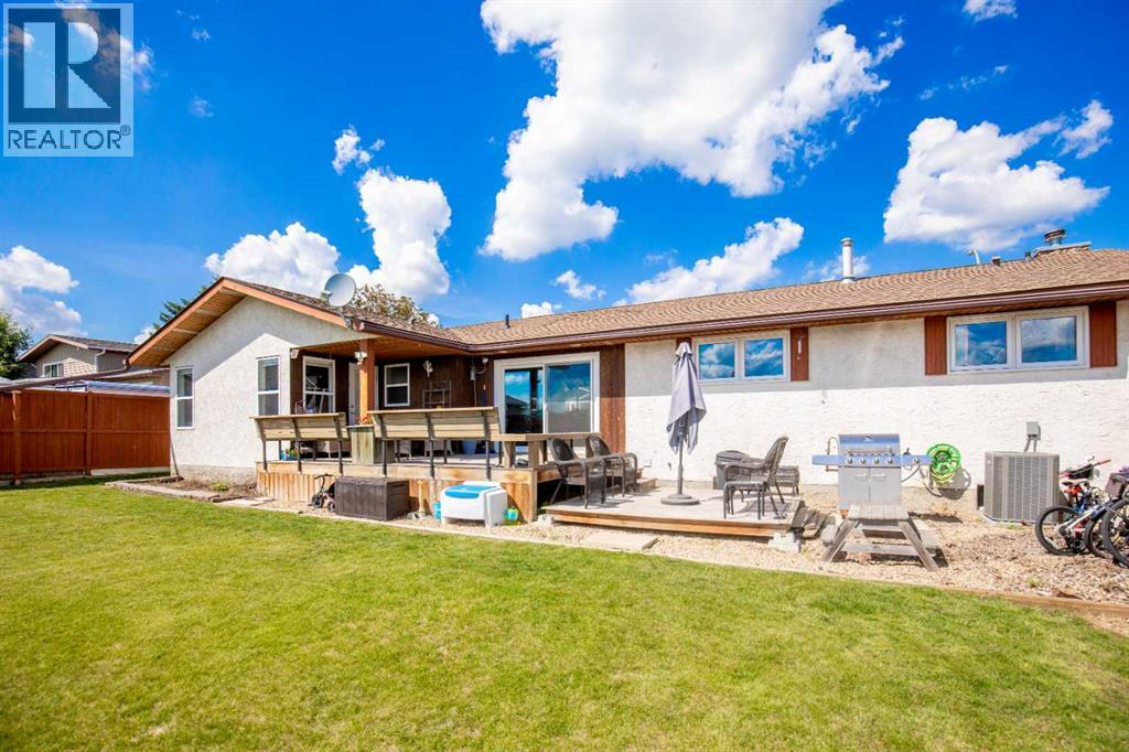 Photo 35 of 5821 45 Avenue, Lacombe AB