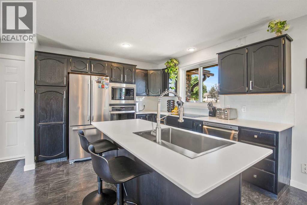 Photo 12 of 5821 45 Avenue, Lacombe AB