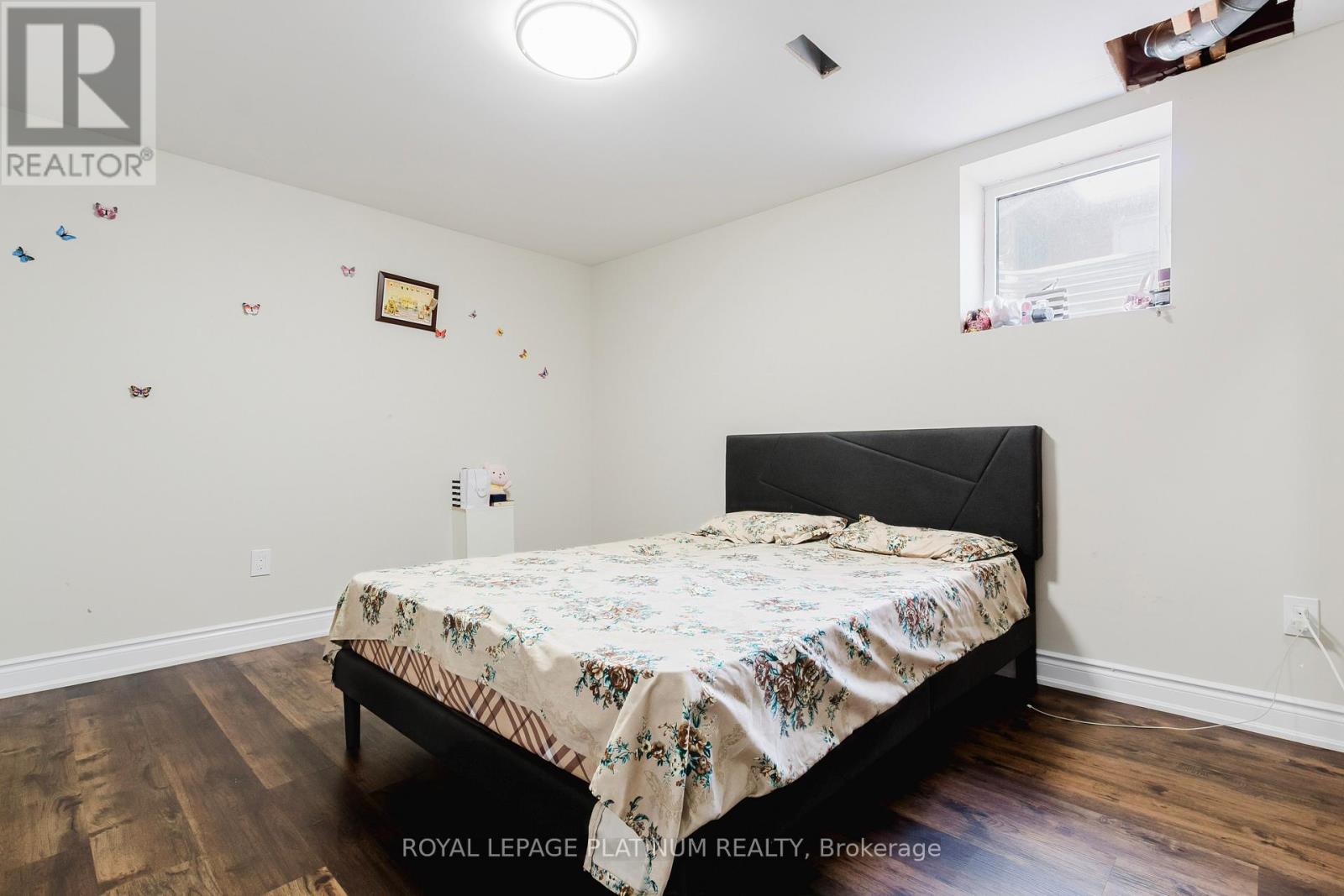 Photo 13 of 4 Burwash Court, Brampton ON