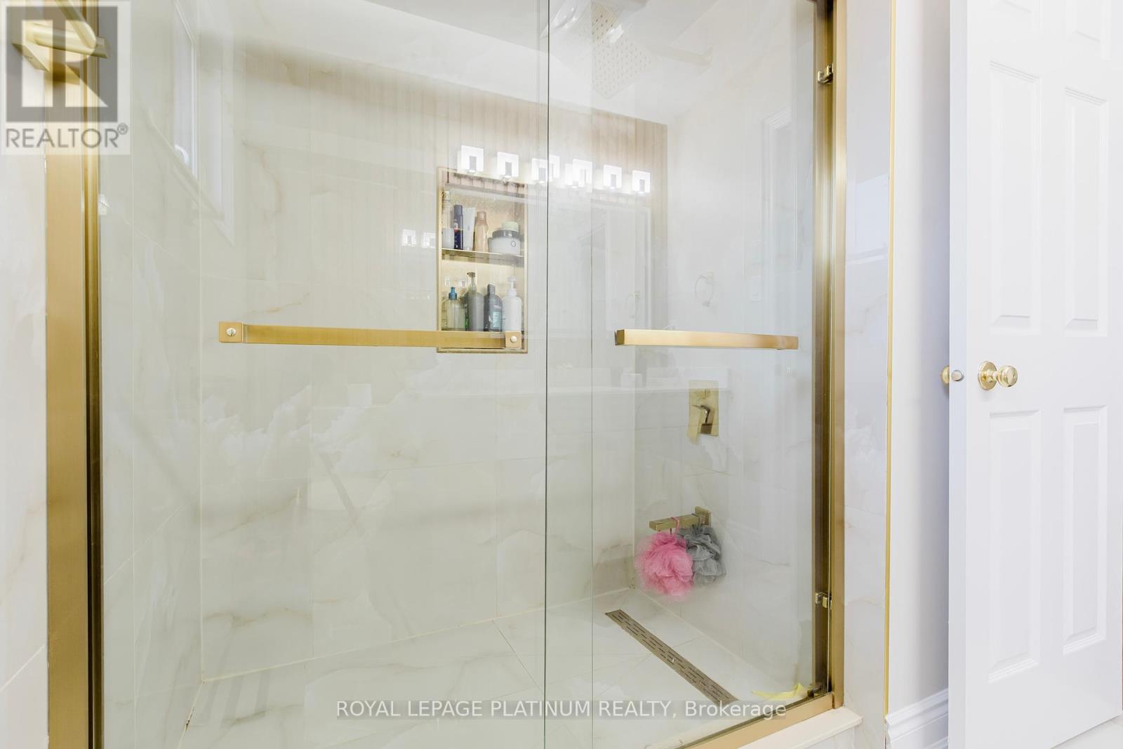 Photo 15 of 4 Burwash Court, Brampton ON