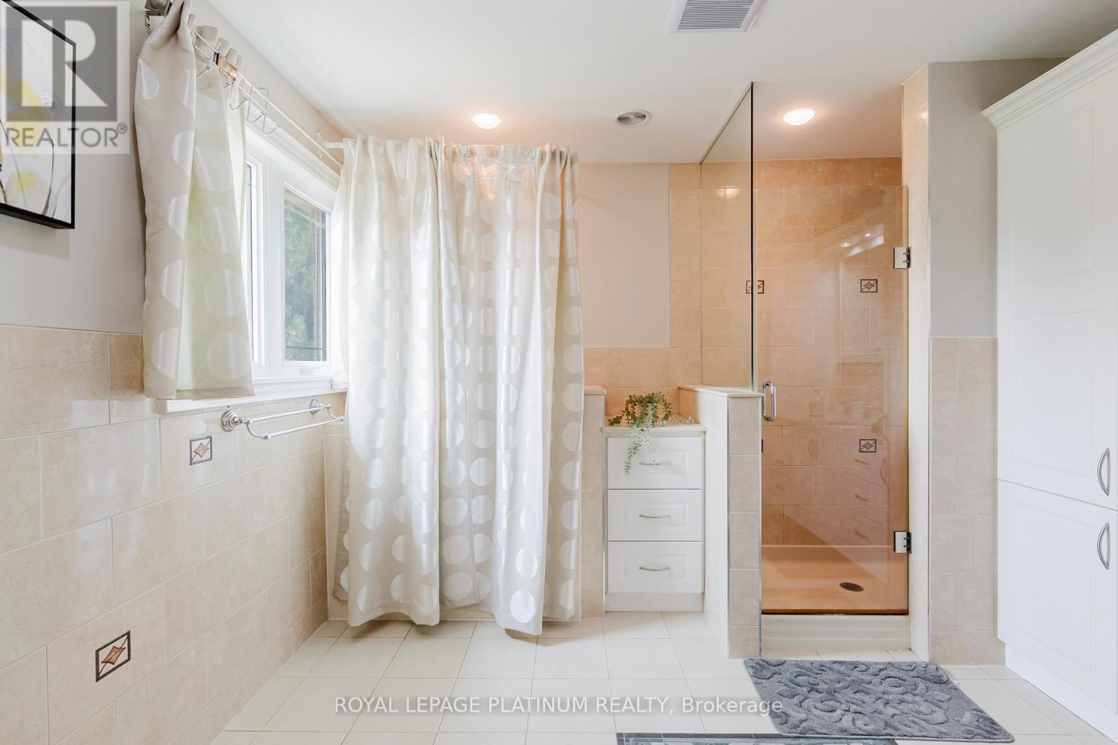 Photo 19 of 4 Burwash Court, Brampton ON