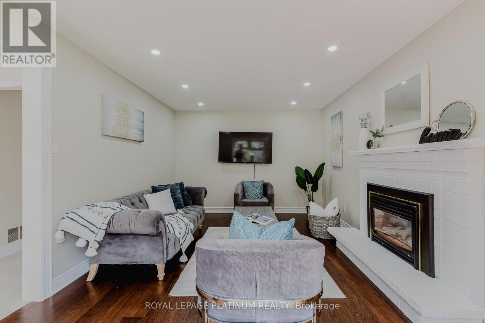 Photo 33 of 4 Burwash Court, Brampton ON
