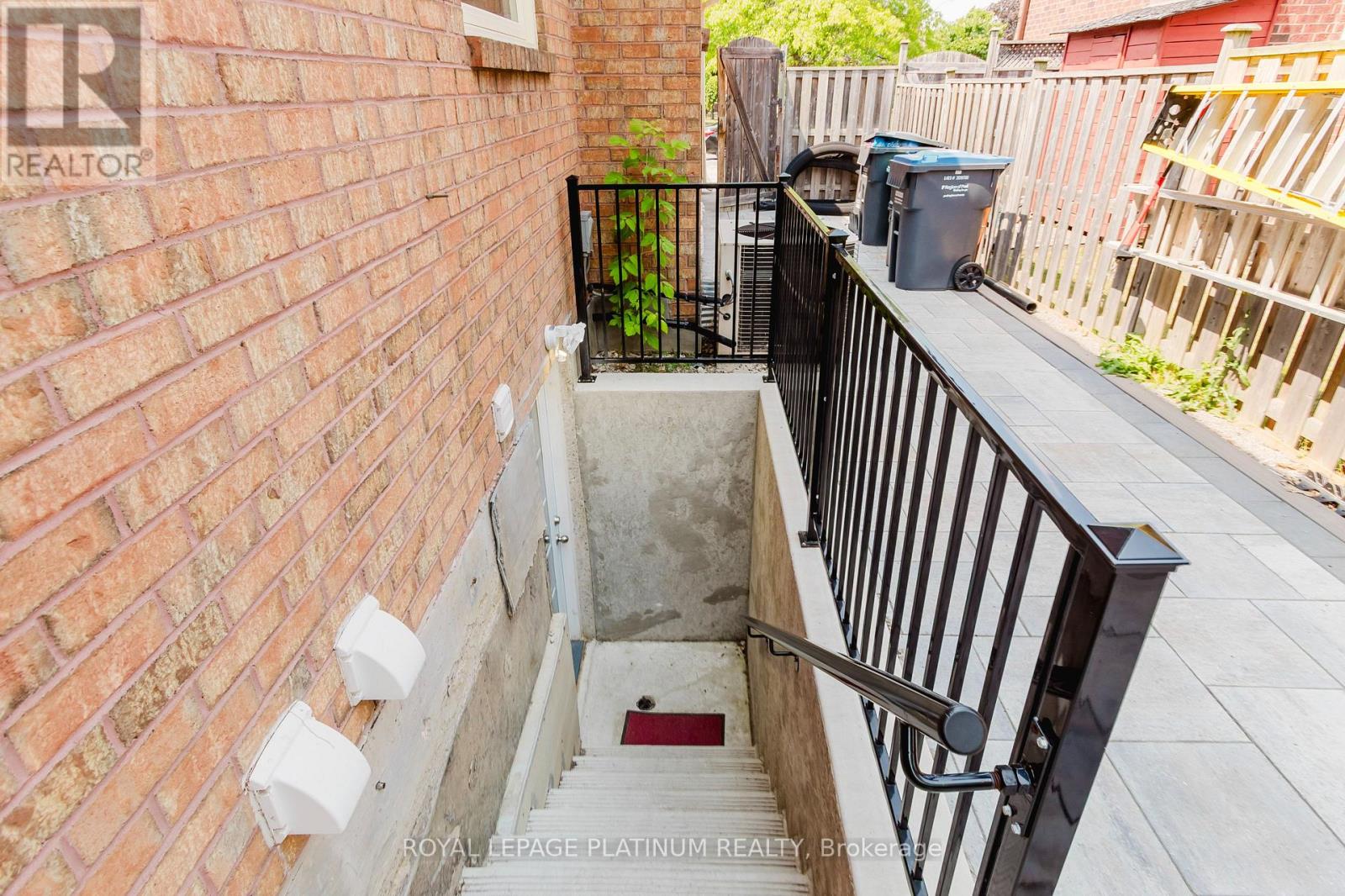 Photo 34 of 4 Burwash Court, Brampton ON