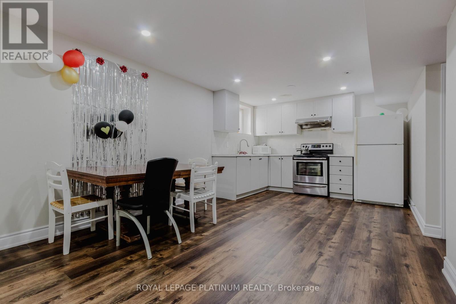 Photo 35 of 4 Burwash Court, Brampton ON