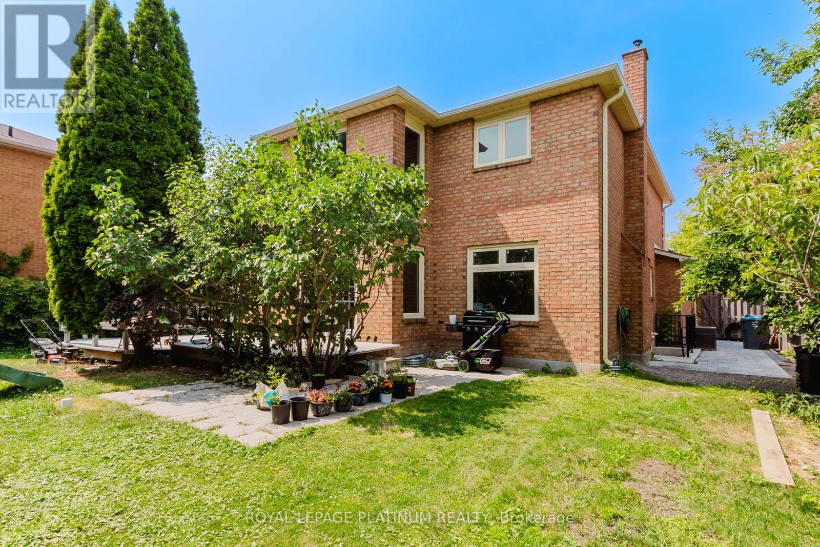 Photo 36 of 4 Burwash Court, Brampton ON