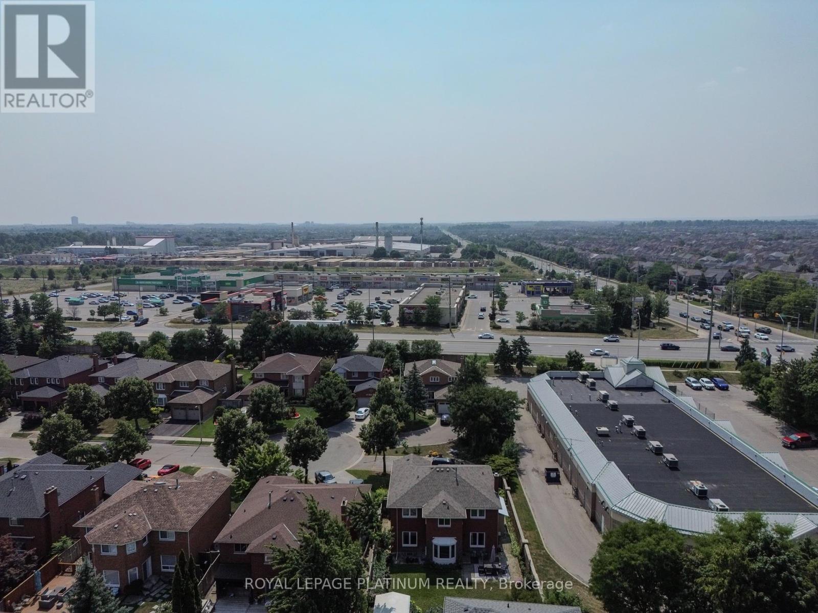 Photo 40 of 4 Burwash Court, Brampton ON