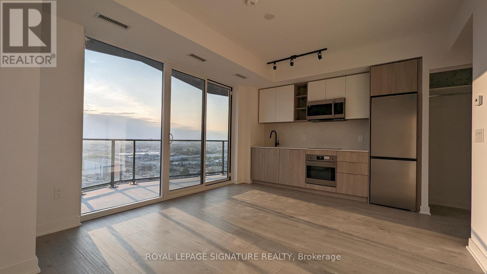 Photo 2 of 2310 36 Zorra Street, Toronto ON