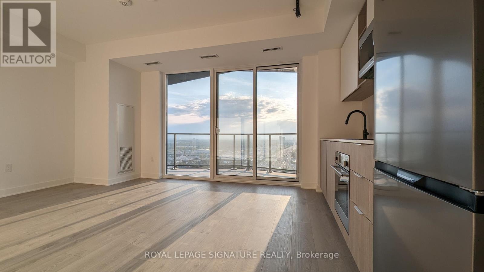 Photo 11 of 2310 36 Zorra Street, Toronto ON