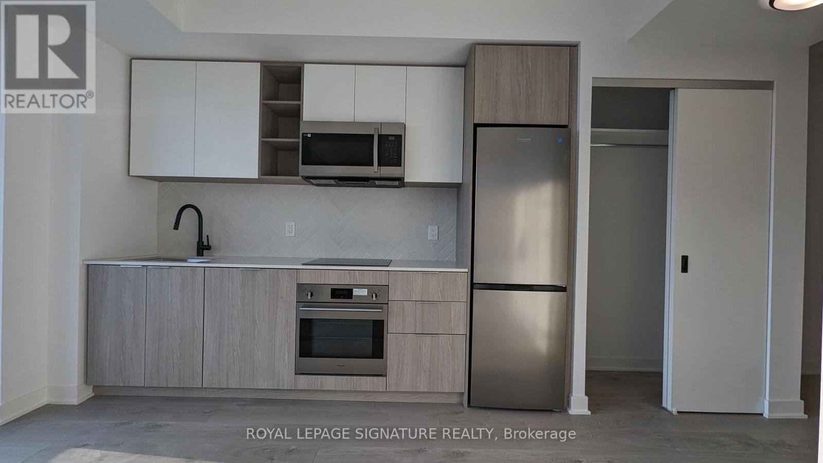 Photo 4 of 2310 36 Zorra Street, Toronto ON