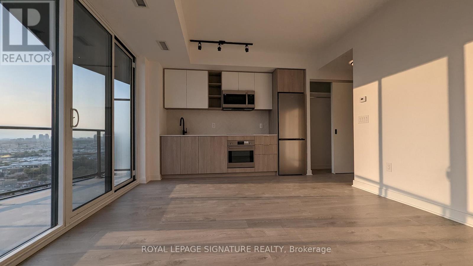 Photo 5 of 2310 36 Zorra Street, Toronto ON