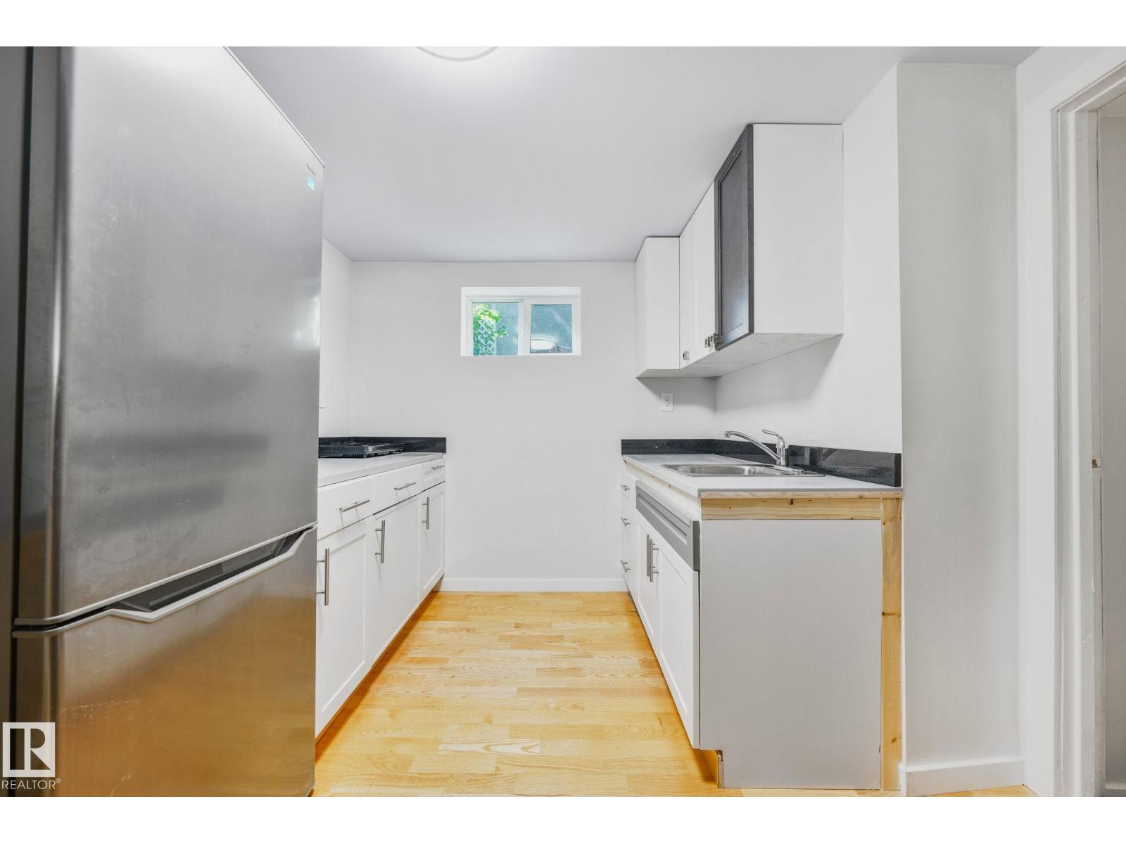 Photo 19 of 11522 101 St Nw, Edmonton AB