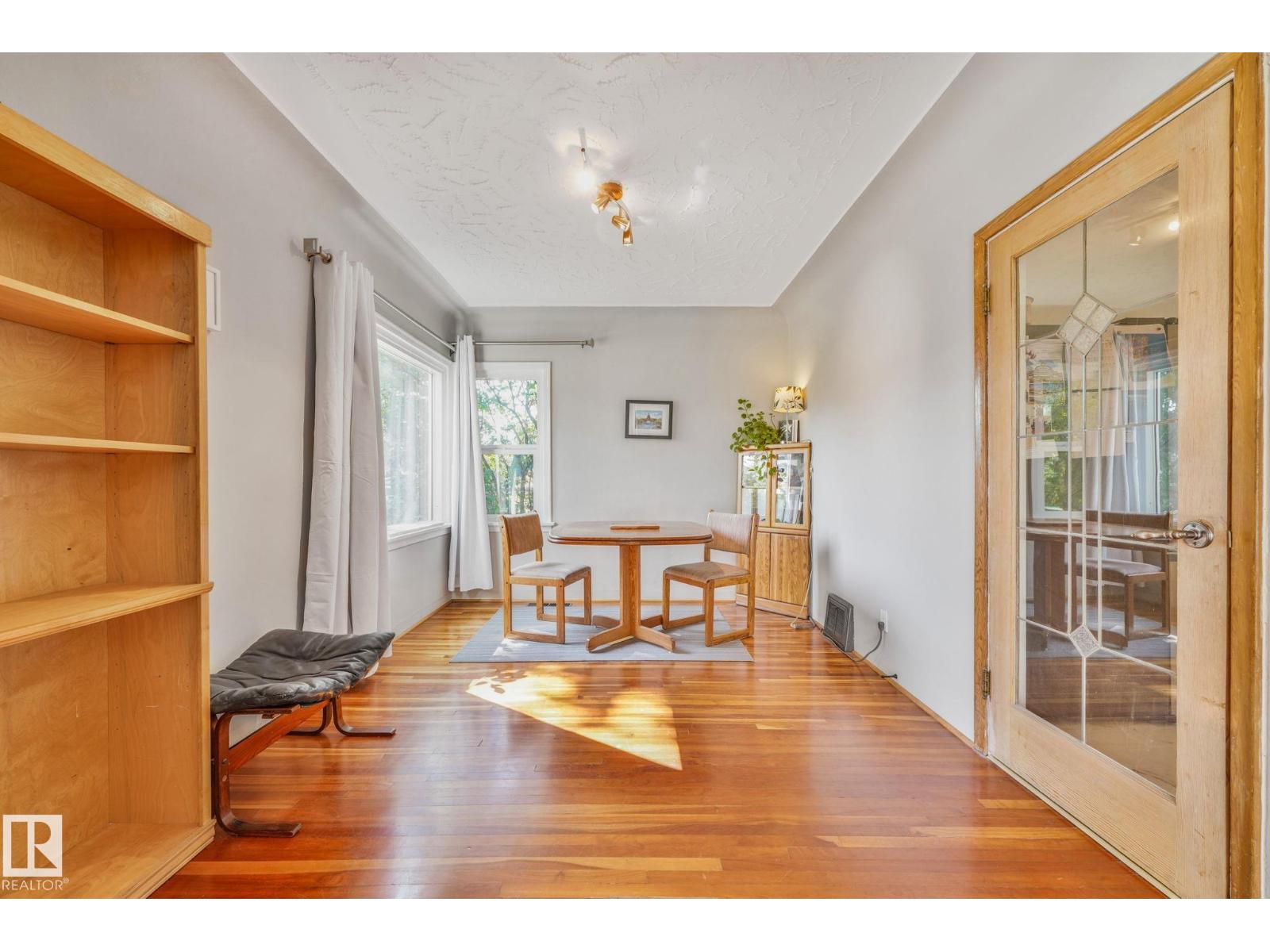 Photo 6 of 11522 101 St Nw, Edmonton AB
