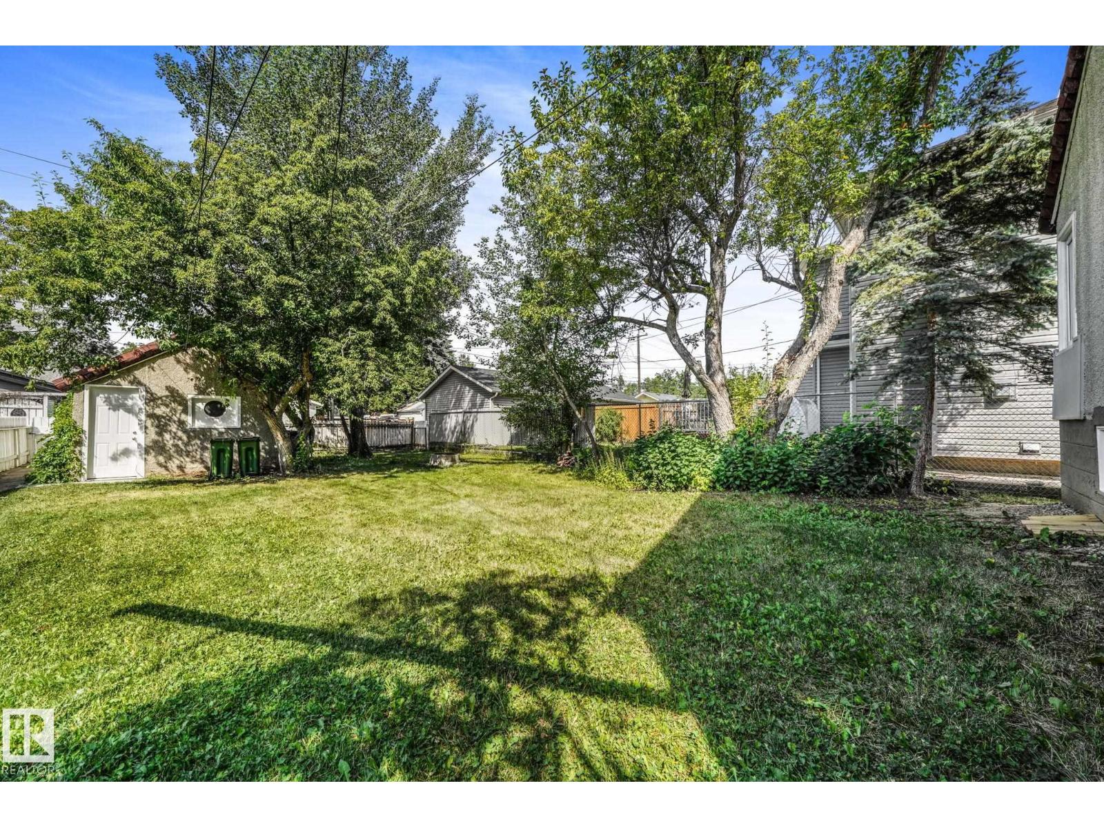 Photo 25 of 11522 101 St Nw, Edmonton AB
