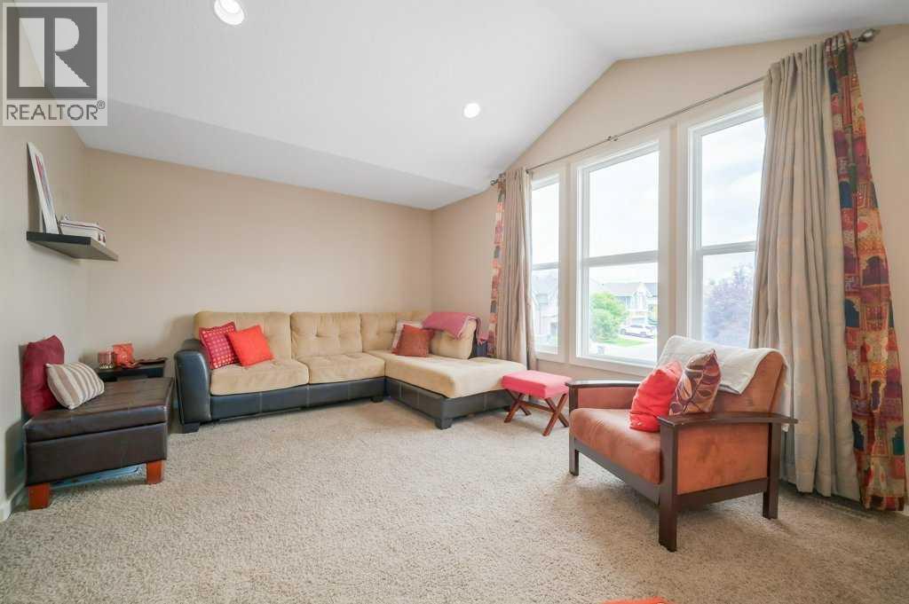 Photo 15 of 401 Mahogany Court Se, Calgary AB