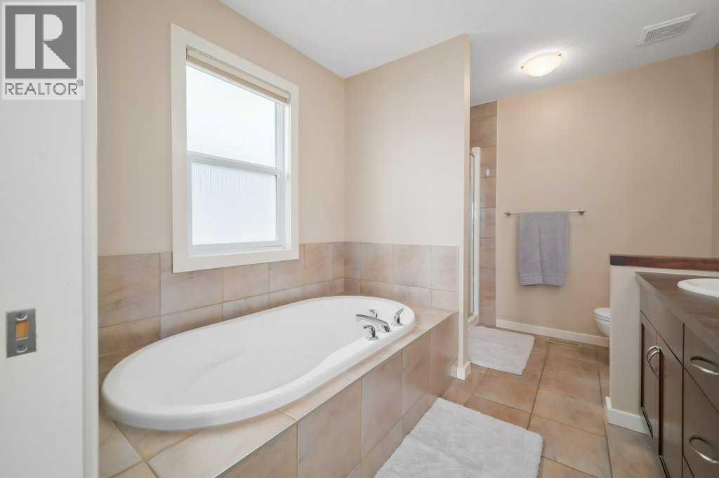 Photo 18 of 401 Mahogany Court Se, Calgary AB