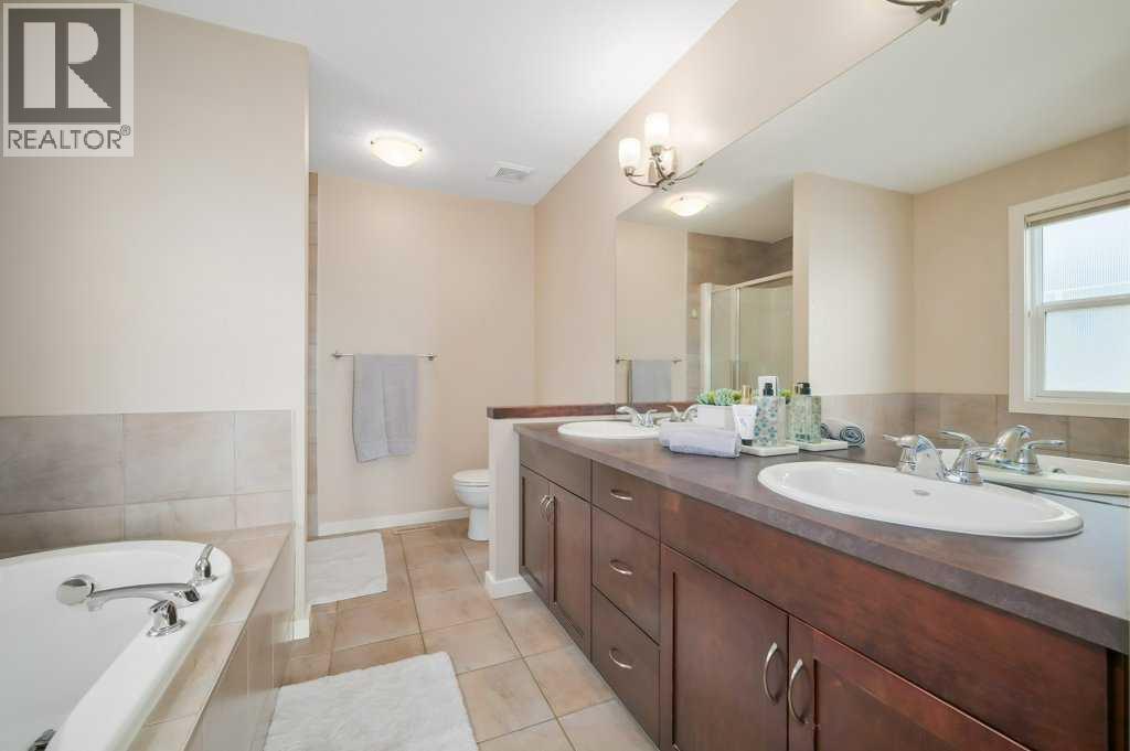 Photo 17 of 401 Mahogany Court Se, Calgary AB