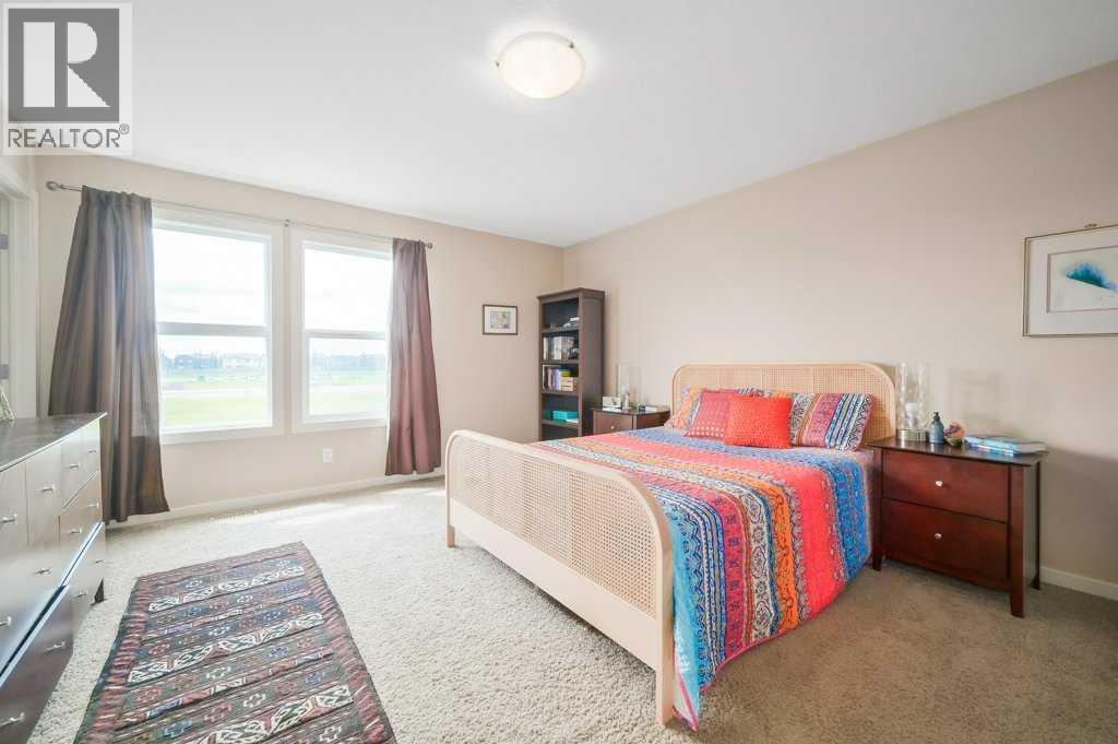 Photo 16 of 401 Mahogany Court Se, Calgary AB