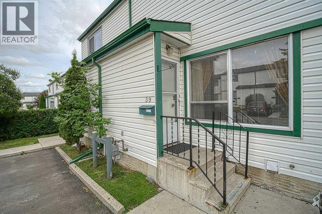 Single Family House for Sale in   Pennsylvania Road SE Penbrooke Meadows Calgary 