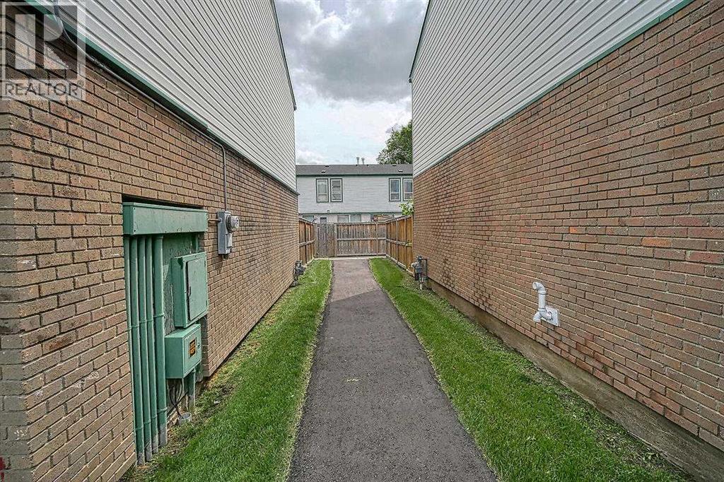 Single Family House for Sale in   Pennsylvania Road SE Penbrooke Meadows Calgary 
