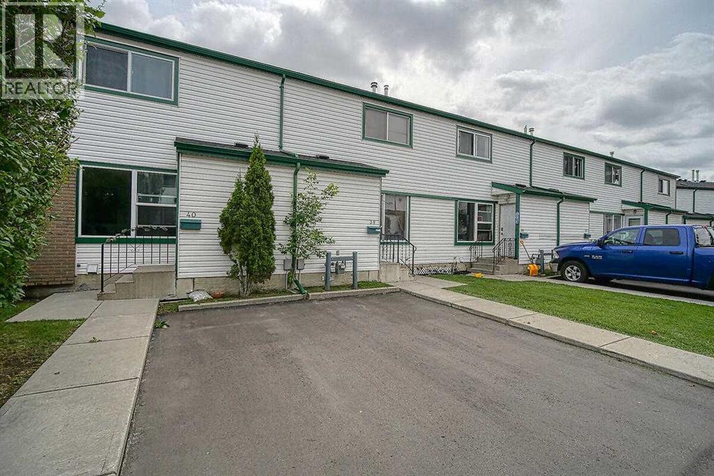 Single Family House for Sale in   Pennsylvania Road SE Penbrooke Meadows Calgary 