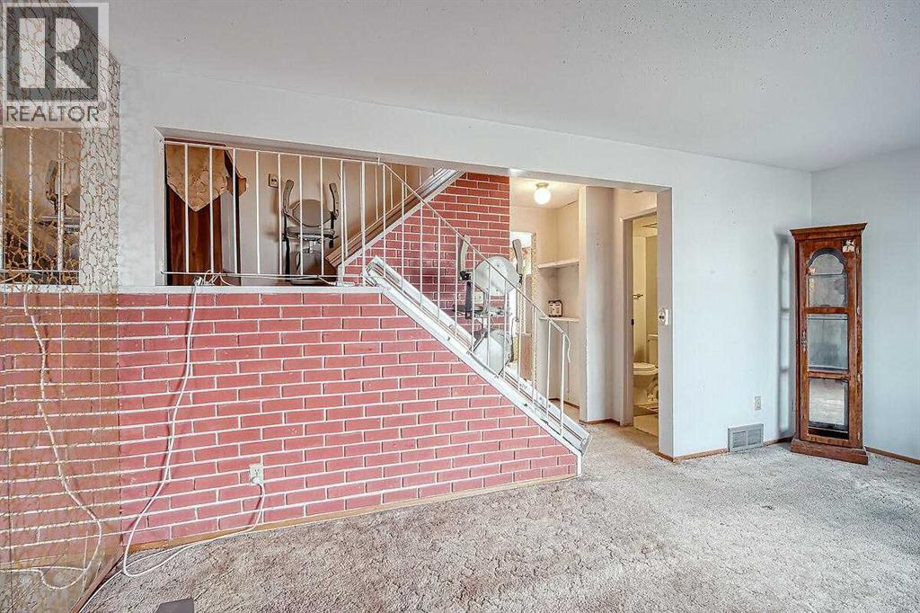 Single Family House for Sale in   Pennsylvania Road SE Penbrooke Meadows Calgary 