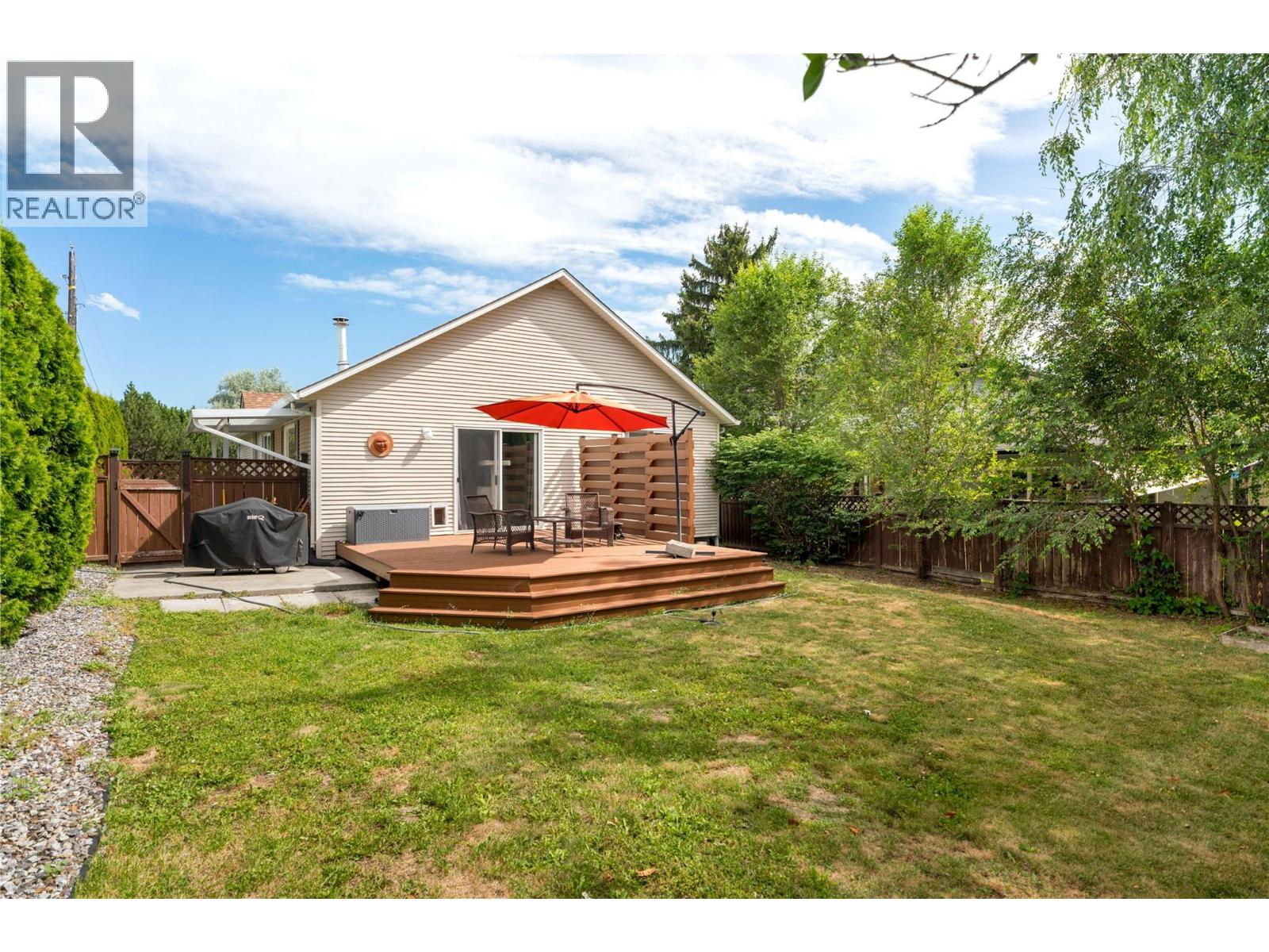 Photo 8 of 100 Verna Court, Kelowna BC