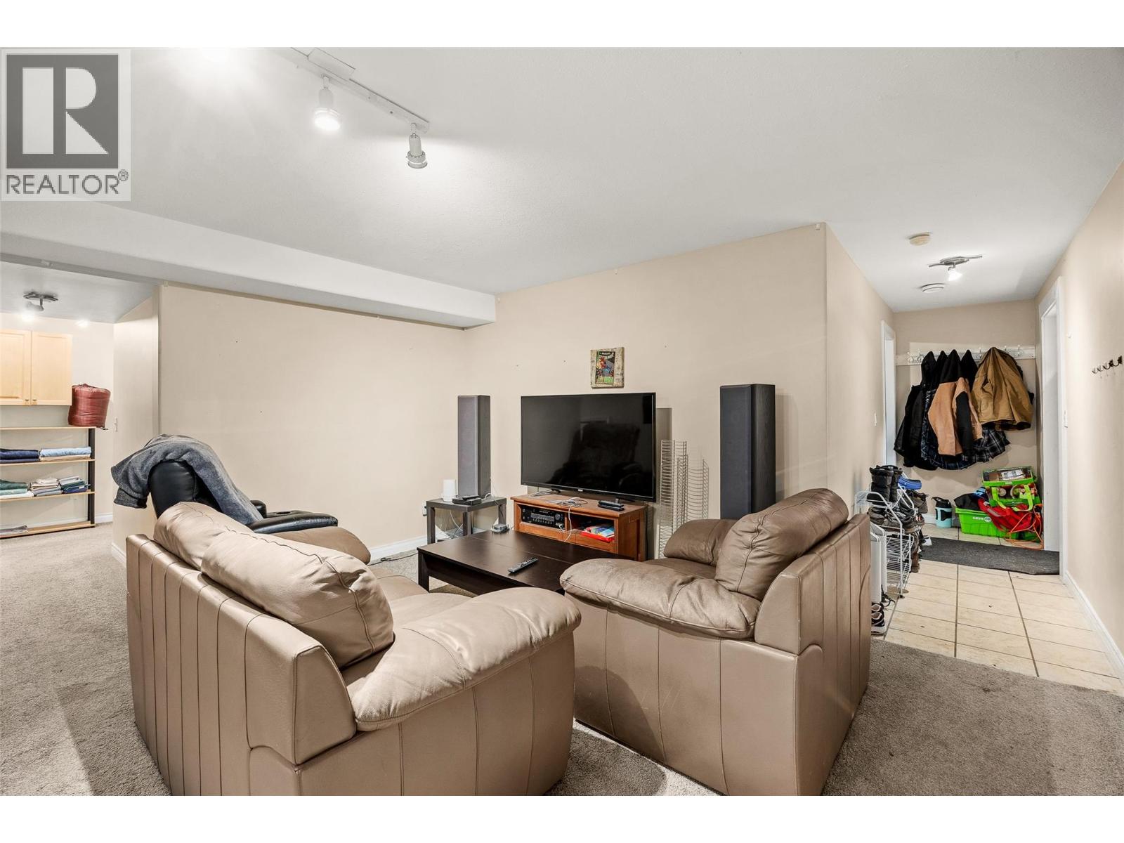 Photo 2 of 100 Verna Court, Kelowna BC