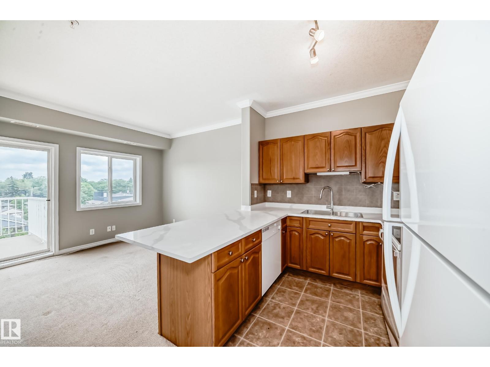 Photo 9 of 423 8528 82 Av Nw, Edmonton AB